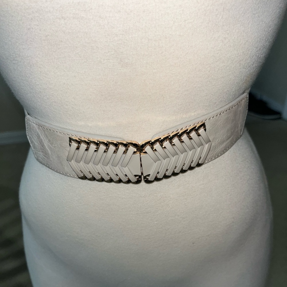 🆕Womens cream gold stretch waist belt sz M/L